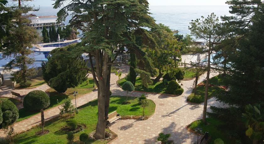 Гостиница Riviera Sunrise Resort  & SPA Алушта