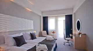 Гостиница Riviera Sunrise Resort  & SPA Алушта Стандартный номер Твин/двухместный номер-1