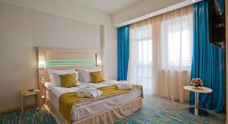 Гостиница Riviera Sunrise Resort  & SPA Алушта Улучшенный двухместный номер с 1 кроватью или 2 отдельными кроватями-1